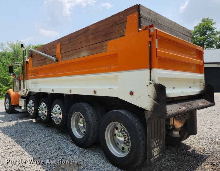 image for item DI1228 2000 Freightliner Classic XL  dump truck