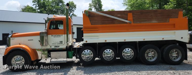 image for item DI1228 2000 Freightliner Classic XL  dump truck