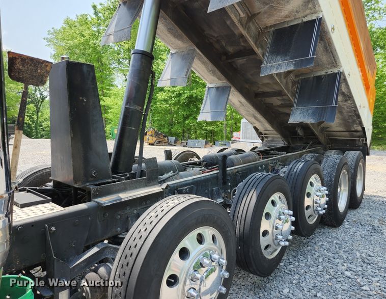 image for item DI1228 2000 Freightliner Classic XL  dump truck