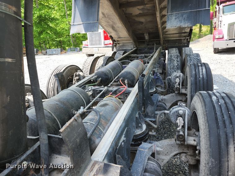 image for item DI1228 2000 Freightliner Classic XL  dump truck