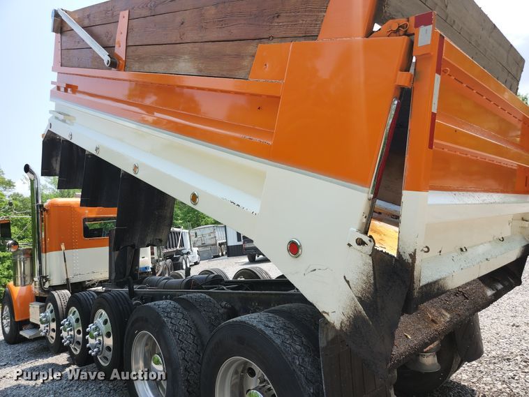 image for item DI1228 2000 Freightliner Classic XL  dump truck