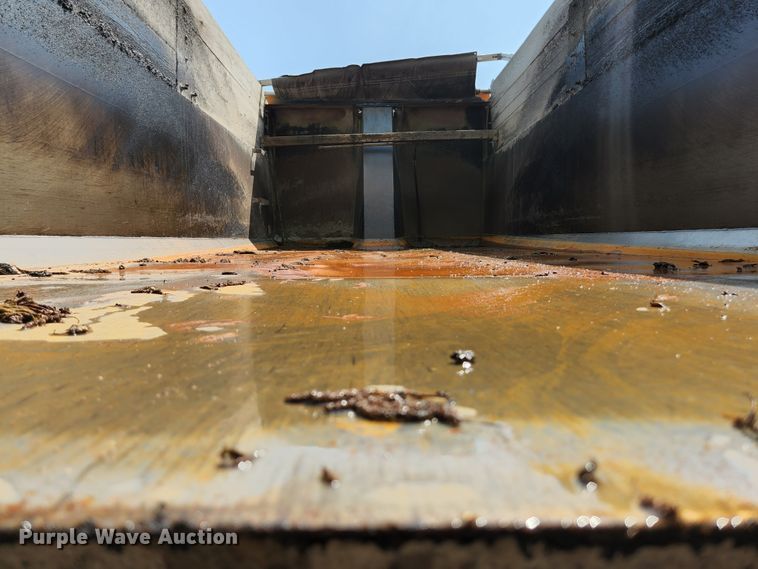 image for item DI1228 2000 Freightliner Classic XL  dump truck