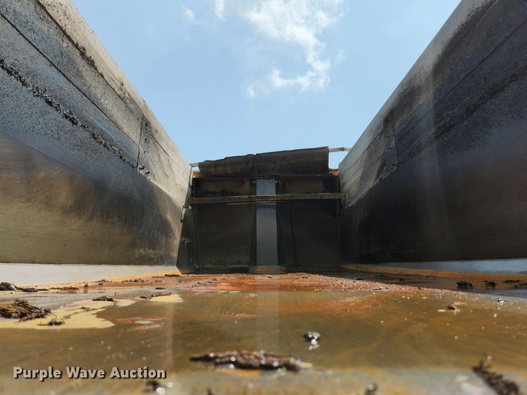 image for item DI1228 2000 Freightliner Classic XL  dump truck