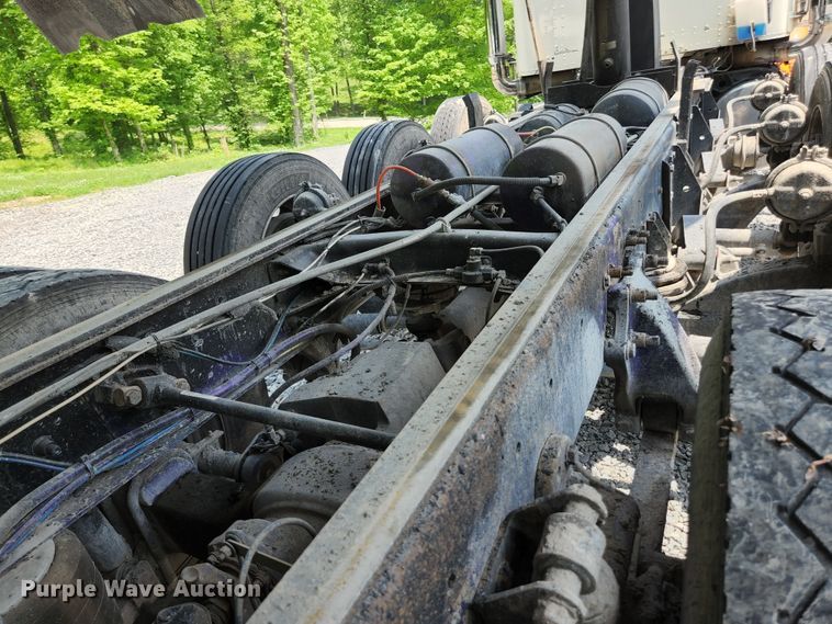 image for item DI1228 2000 Freightliner Classic XL  dump truck