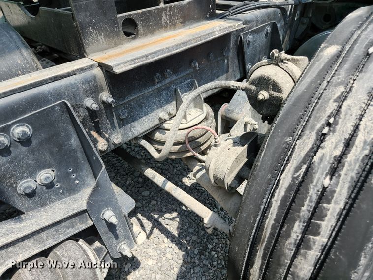 image for item DI1228 2000 Freightliner Classic XL  dump truck