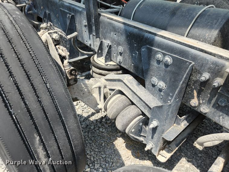 image for item DI1228 2000 Freightliner Classic XL  dump truck