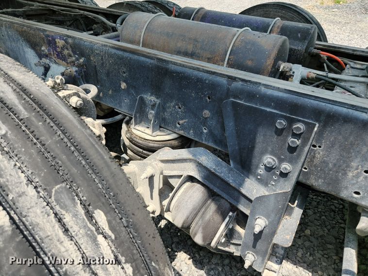 image for item DI1228 2000 Freightliner Classic XL  dump truck