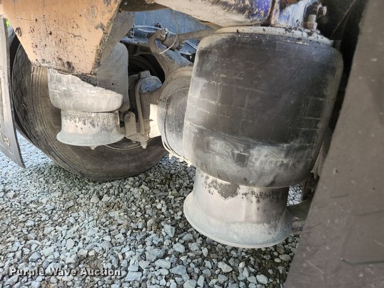 image for item DI1228 2000 Freightliner Classic XL  dump truck