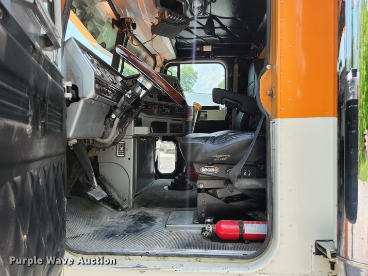 image for item DI1228 2000 Freightliner Classic XL  dump truck