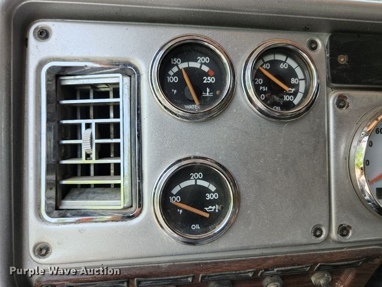 image for item DI1228 2000 Freightliner Classic XL  dump truck