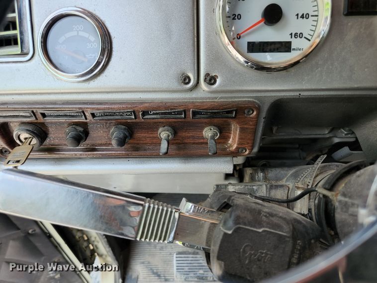 image for item DI1228 2000 Freightliner Classic XL  dump truck