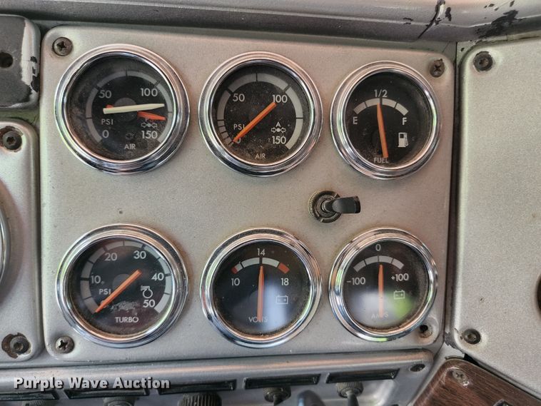 image for item DI1228 2000 Freightliner Classic XL  dump truck