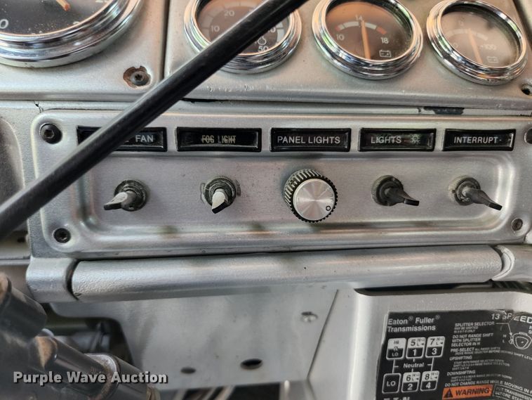 image for item DI1228 2000 Freightliner Classic XL  dump truck