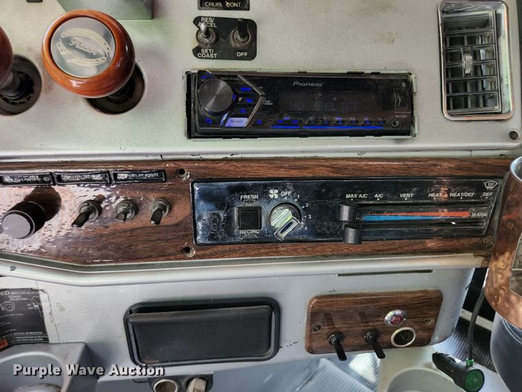 image for item DI1228 2000 Freightliner Classic XL  dump truck