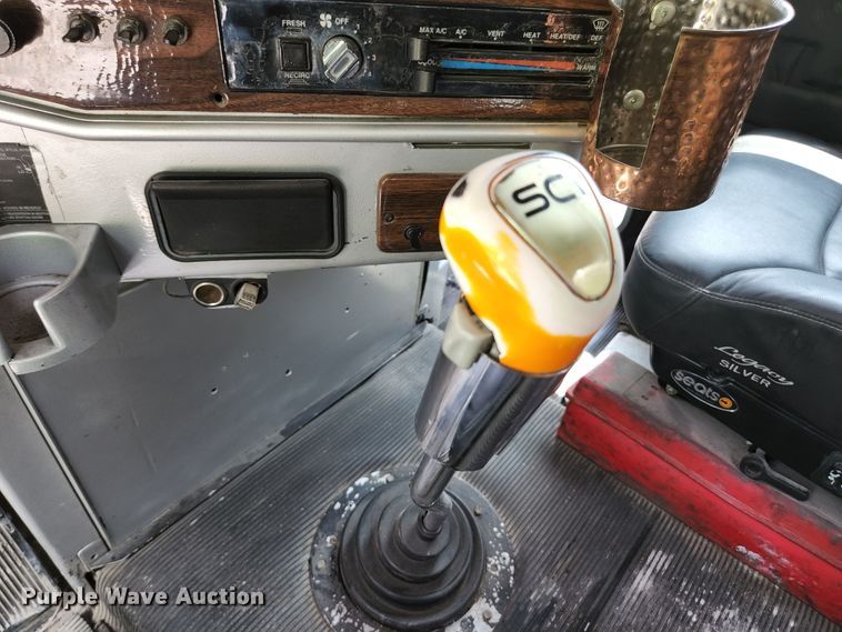 image for item DI1228 2000 Freightliner Classic XL  dump truck