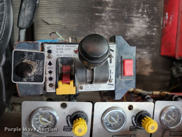 image for item DI1228 2000 Freightliner Classic XL  dump truck