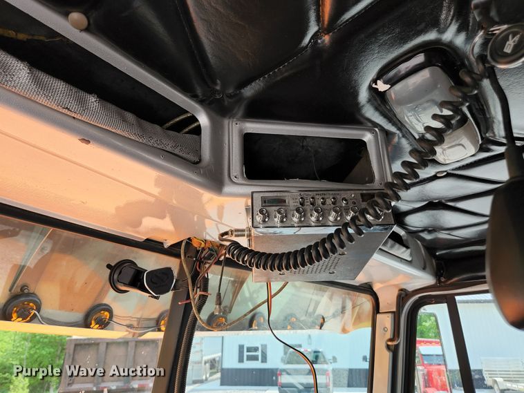 image for item DI1228 2000 Freightliner Classic XL  dump truck