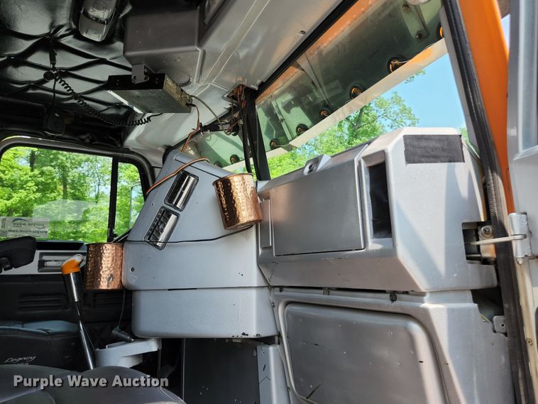 image for item DI1228 2000 Freightliner Classic XL  dump truck