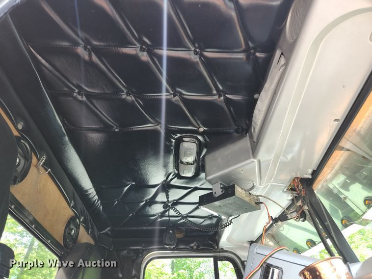 image for item DI1228 2000 Freightliner Classic XL  dump truck