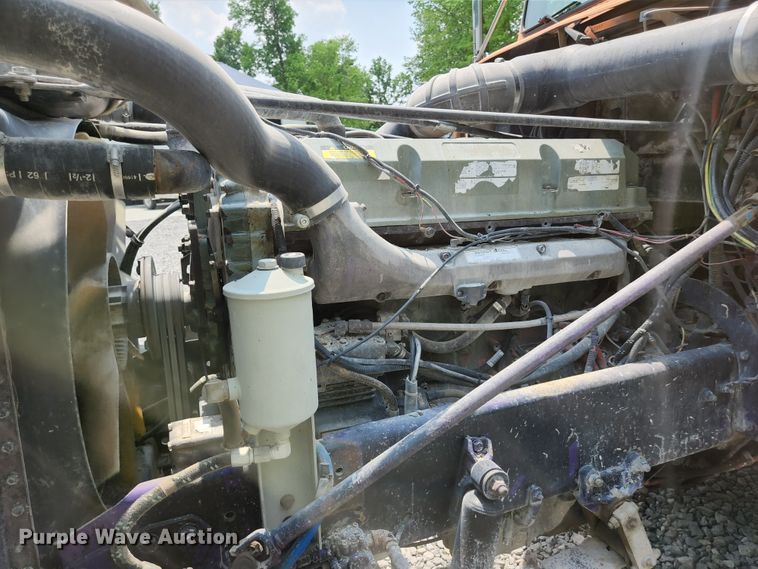 image for item DI1228 2000 Freightliner Classic XL  dump truck