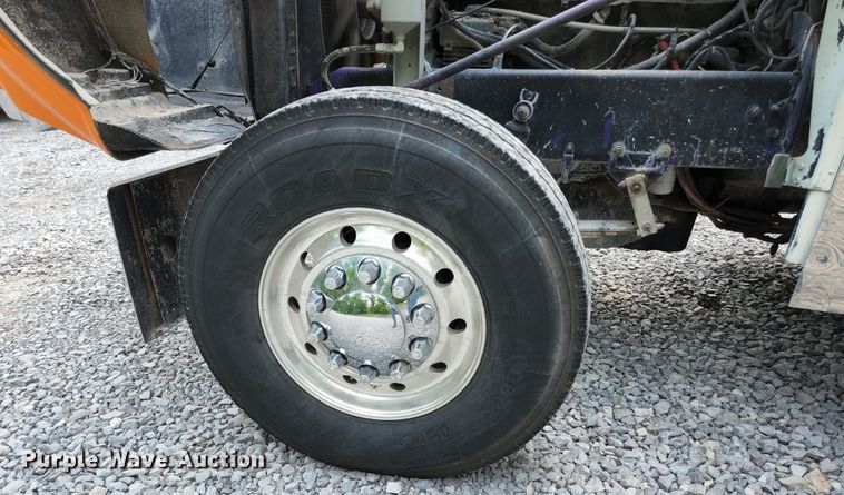 image for item DI1228 2000 Freightliner Classic XL  dump truck