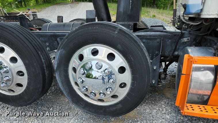 image for item DI1228 2000 Freightliner Classic XL  dump truck