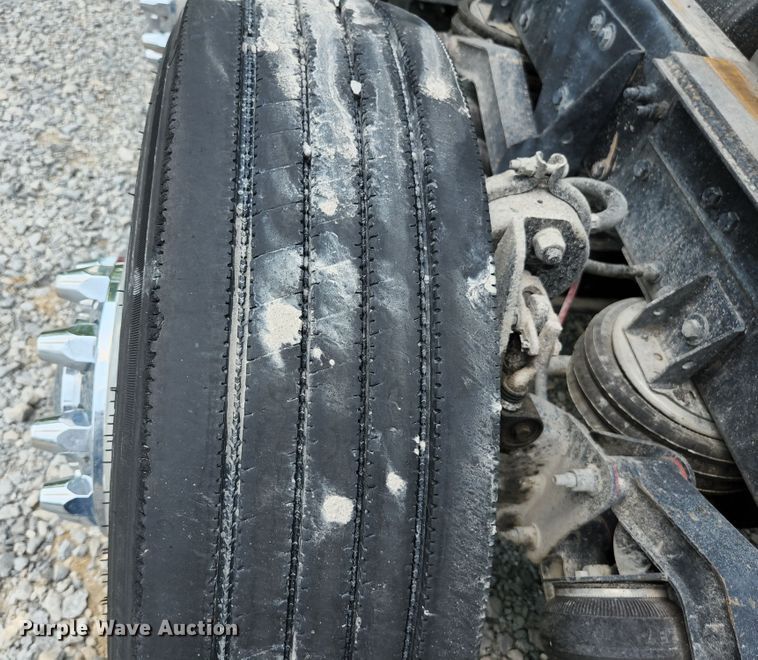 image for item DI1228 2000 Freightliner Classic XL  dump truck