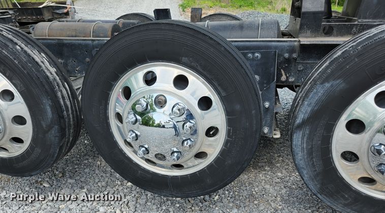 image for item DI1228 2000 Freightliner Classic XL  dump truck