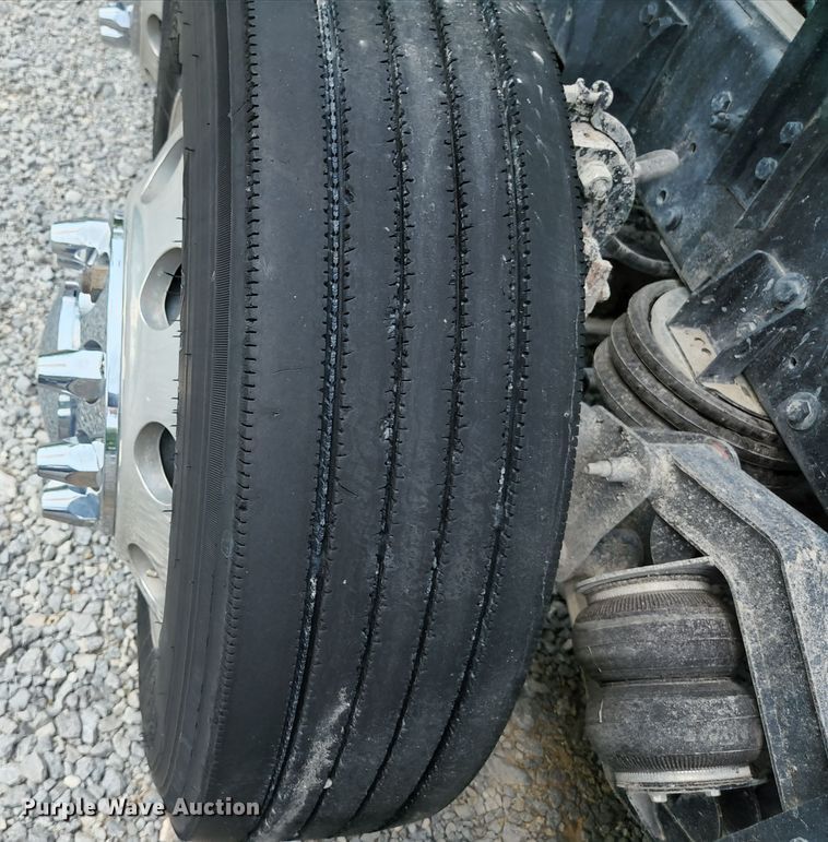 image for item DI1228 2000 Freightliner Classic XL  dump truck