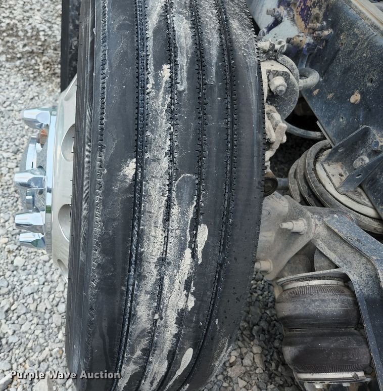 image for item DI1228 2000 Freightliner Classic XL  dump truck