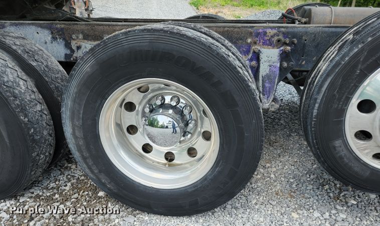 image for item DI1228 2000 Freightliner Classic XL  dump truck