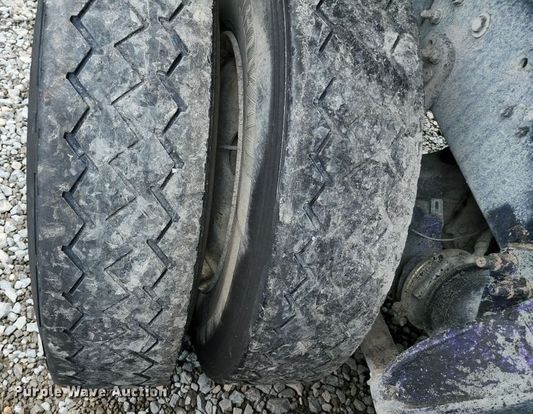 image for item DI1228 2000 Freightliner Classic XL  dump truck