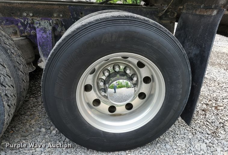 image for item DI1228 2000 Freightliner Classic XL  dump truck