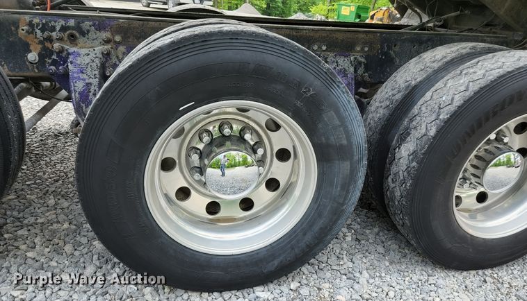 image for item DI1228 2000 Freightliner Classic XL  dump truck