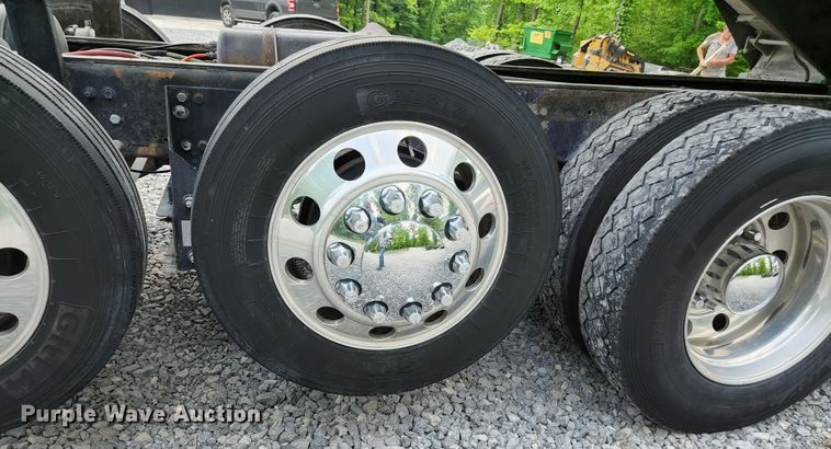 image for item DI1228 2000 Freightliner Classic XL  dump truck