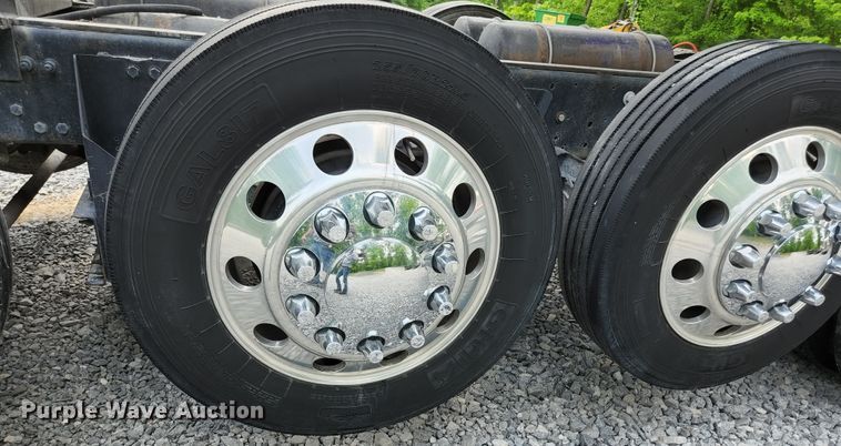 image for item DI1228 2000 Freightliner Classic XL  dump truck