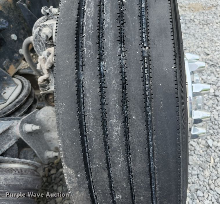 image for item DI1228 2000 Freightliner Classic XL  dump truck