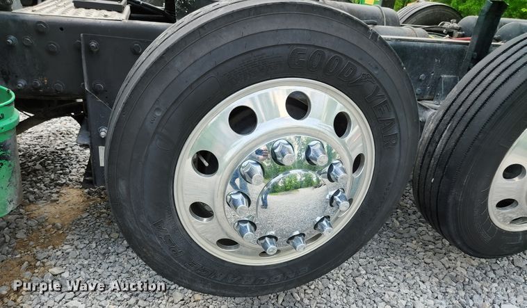 image for item DI1228 2000 Freightliner Classic XL  dump truck