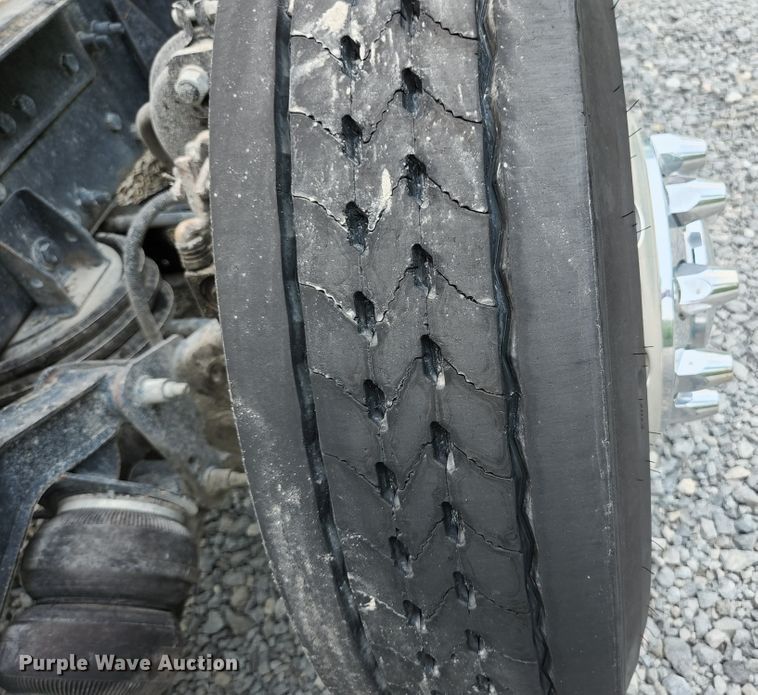 image for item DI1228 2000 Freightliner Classic XL  dump truck