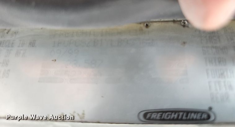 image for item DI1228 2000 Freightliner Classic XL  dump truck