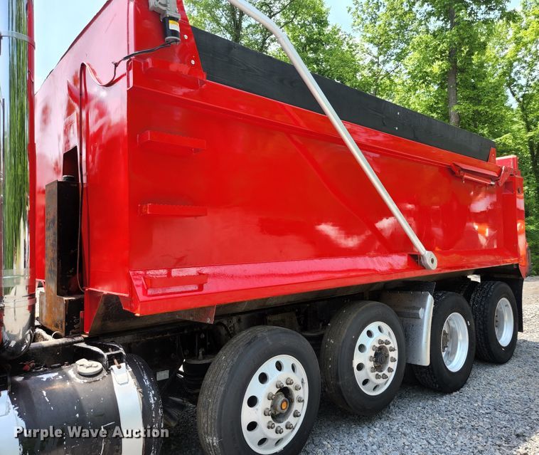image for item DI1229 1996 Peterbilt 379  dump truck