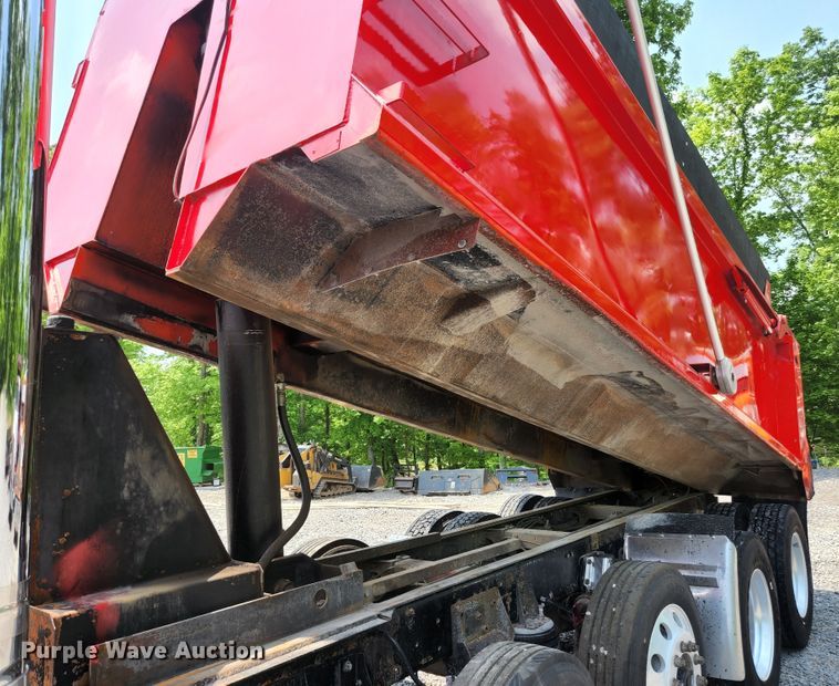 image for item DI1229 1996 Peterbilt 379  dump truck