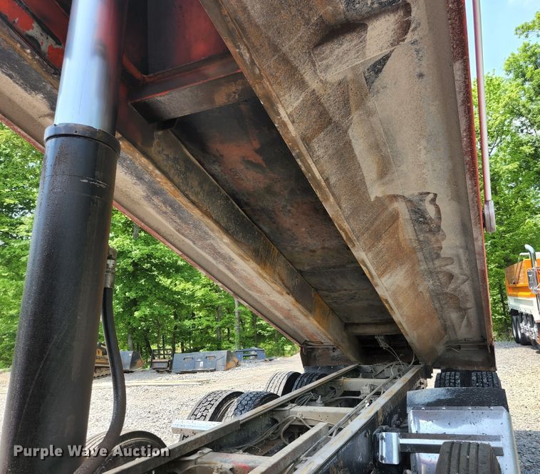 image for item DI1229 1996 Peterbilt 379  dump truck