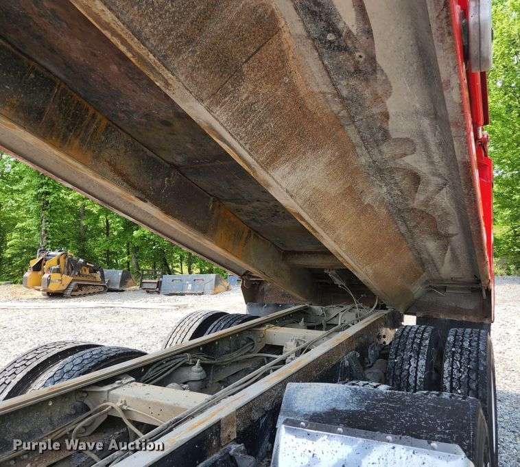 image for item DI1229 1996 Peterbilt 379  dump truck