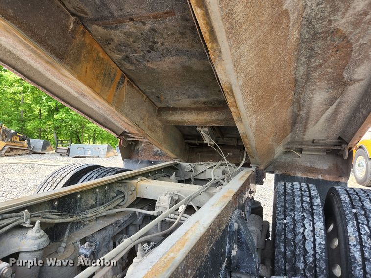 image for item DI1229 1996 Peterbilt 379  dump truck