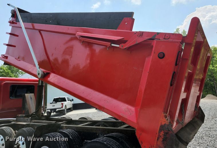 image for item DI1229 1996 Peterbilt 379  dump truck