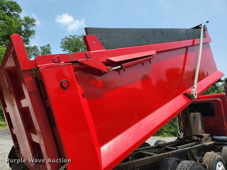 image for item DI1229 1996 Peterbilt 379  dump truck