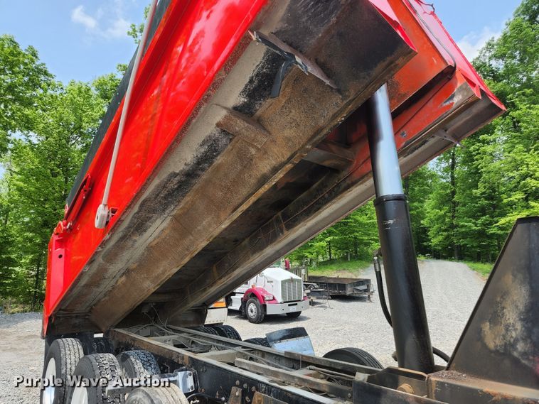 image for item DI1229 1996 Peterbilt 379  dump truck