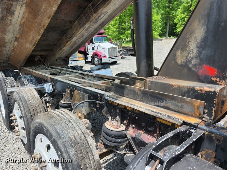 image for item DI1229 1996 Peterbilt 379  dump truck