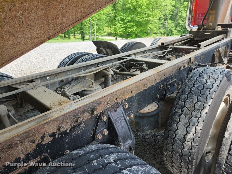 image for item DI1229 1996 Peterbilt 379  dump truck